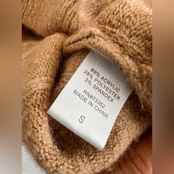 Macys - Long Sleeve tan/nude Turtle Neck Oversized Sweater - Size S - Picture 4 of 4